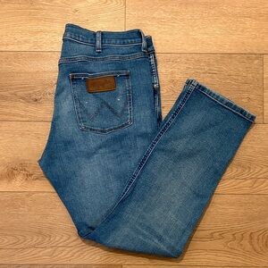 Wrangler Men's Medium Blue Straight Jeans